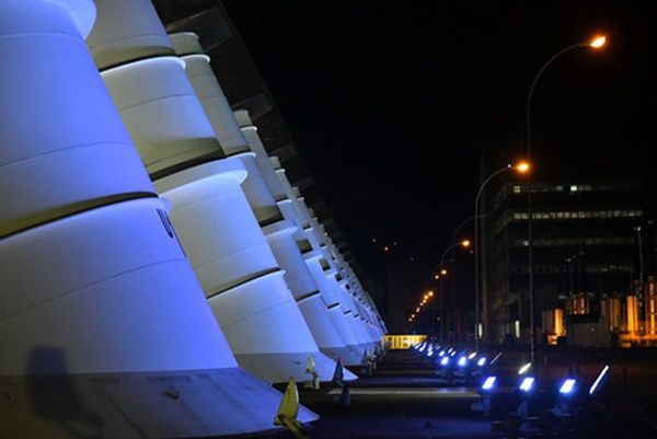 Itaipu se ilumina de azul en contra del cáncer de próstata