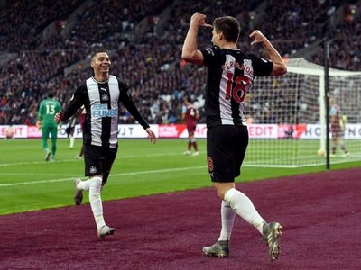 Balbuena marca, pero Almirón gana duelo de paraguayos en la Premier