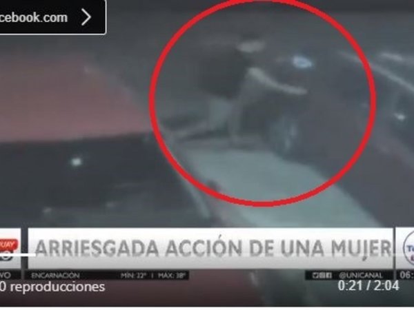 Se tiró de su auto para que no le roben