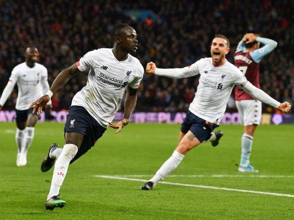 Un épico Liverpool remonta en cinco minutos para mantener a raya al City