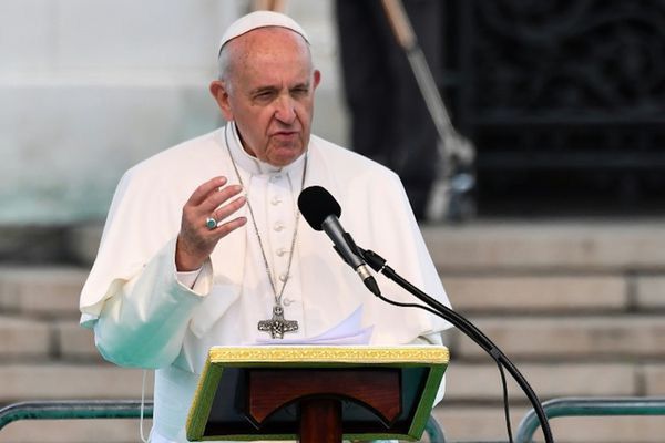 El papa homenajea a “cristianos perseguidos” obligados a esconderse