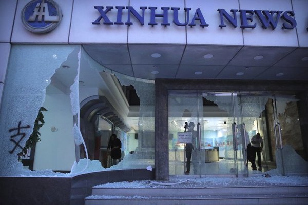 En medio de caos en Hong Kong, atacan agencia de noticias | .::Agencia IP::.