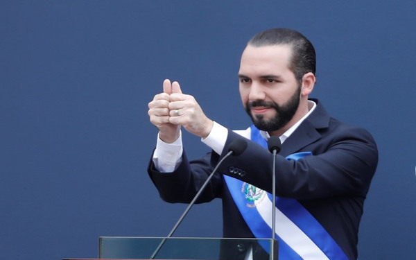 Gobierno de El Salvador expulsa a personal diplomático de Nicolás Maduro