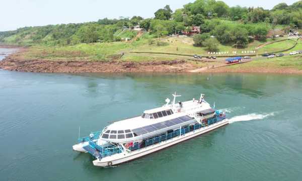 Nueva opción turística une a Paraguay y Argentina mediante un catamarán