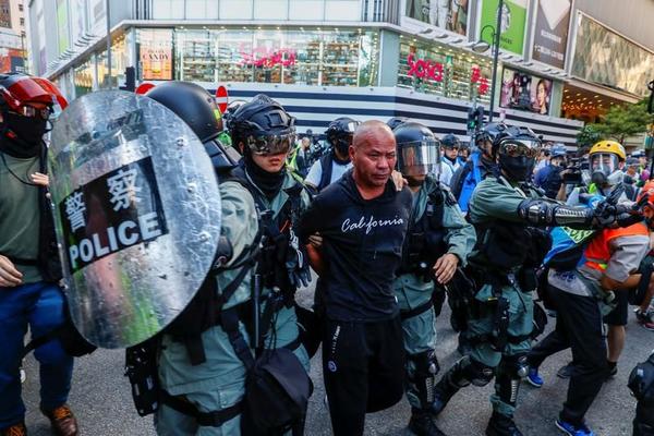 Recrudecen las manifestaciones violentas en Hong Kong tras 5 meses de protestas | .::Agencia IP::.