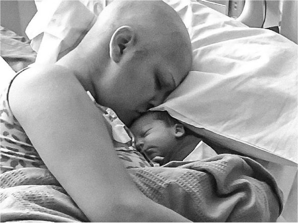 Mujer dio a luz a un bebé sano pese a quimioterapia por cáncer de mama