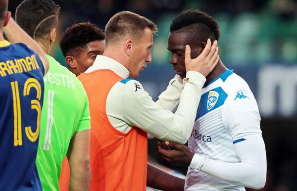 Balotelli amenaza con abandonar el campo - Fútbol - ABC Color
