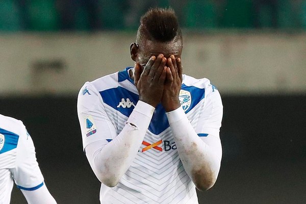 Balotelli responde a los racistas con un golazo