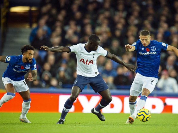 El Everton acentúa la crisis del Tottenham