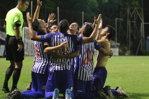 El '12' gana en casa y queda a un empate de Primera