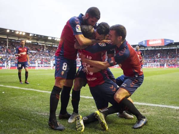 Osasuna se hace fuerte en casa y golea al Deportivo Alavés