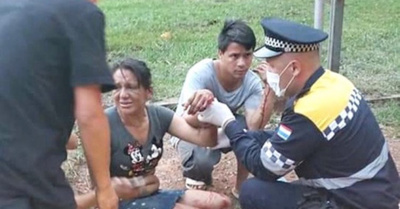 Polis de tránsito ojapo de  enfermeros en plena ruta