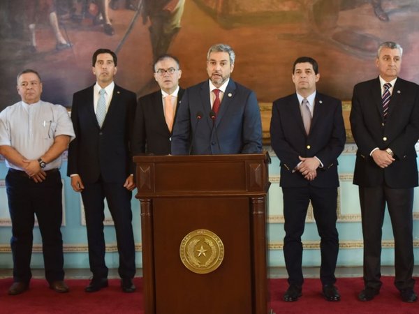 Marito arrastra imagen desgastada para enfrentar hechos de corrupción