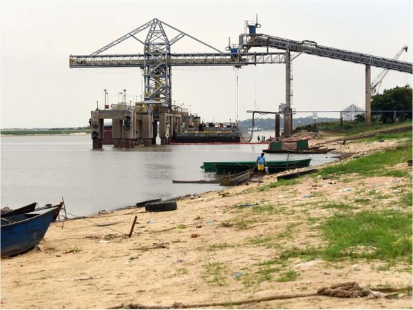 El río no para de bajar y ya golpea al transporte fluvial