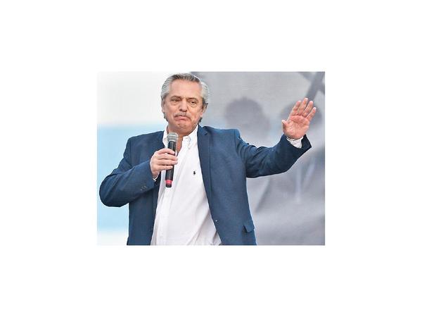 Fernández busca reforzar lazos con México