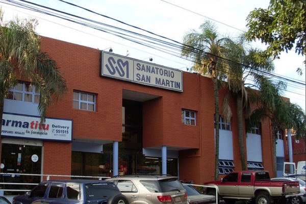 Investigan a la pareja de una mujer que llegó muerta a un sanatorio