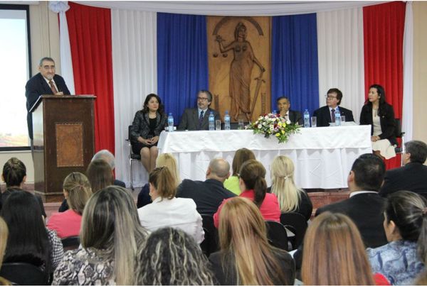 Dictan taller sobre redacción de la sentencia penal