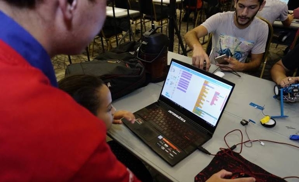 HOY / Niños y adolescentes exhibieron sus habilidades de programación en la Expo Educación