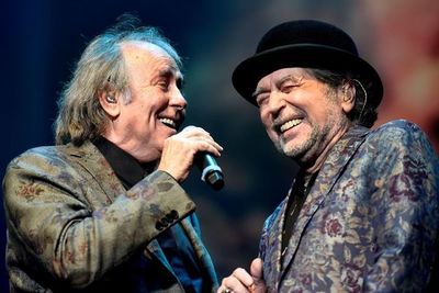 Serrat y Sabina hacen reír y soñar al abrir en Argentina su nueva gira juntos  - Música - ABC Color