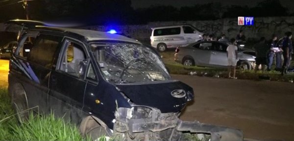 Dos fallecidos y seis heridos en violento percance vial | Noticias Paraguay