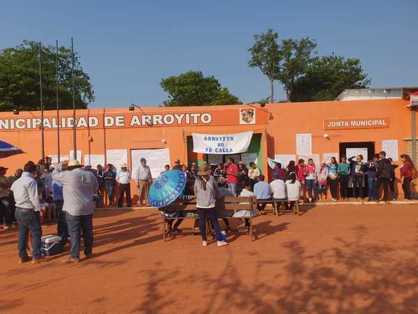 Pobladores toman Municipalidad de Arroyito y Junta presentará denuncia contra intendente | Radio Regional 660 AM