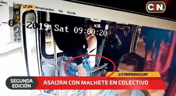 Capturan a hombre que asaltó un bus con machetillo en mano