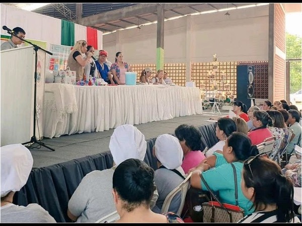 CON APOYO DE LA GOBERNACIÓN, REALIZARON JORNADA DE CAPACITACIÓN Y SERVICIOS EN CORONEL BOGADO