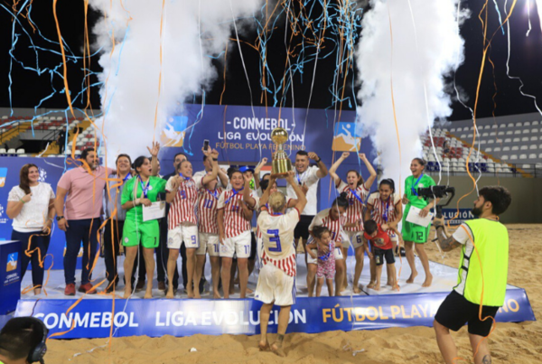 ¡Orgullo nacional! Las Pynandi conquistaron la playa