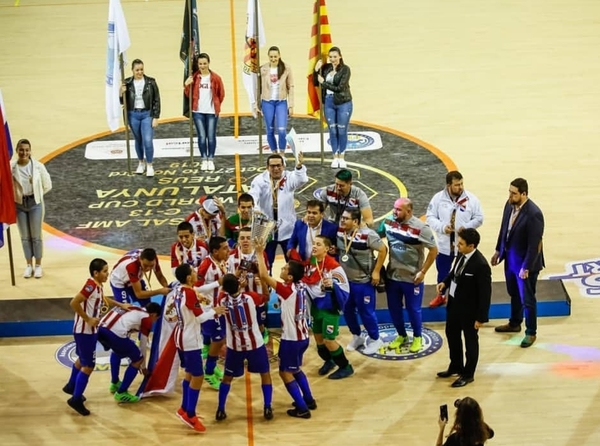 Paraguay aplastó a Brasil y se coronó campeón C13 de fútbol de salón - .::RADIO NACIONAL::.