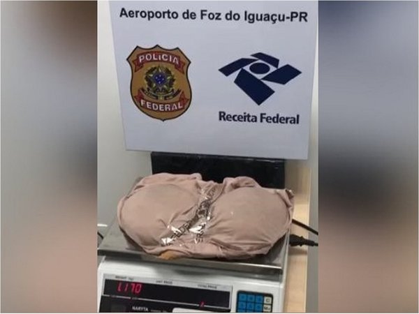 Paraguayo cae en Aeropuerto de Foz con droga en glúteos falsos
