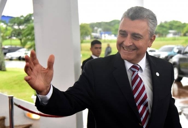 HOY / El ministro que nunca viajaba solo: extitular de Interior bajo lupa de 'cuestionados' viajes