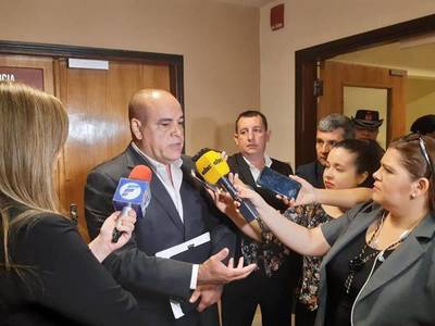 Diputados de HC proyectan ley para que docentes cobren aumento desde enero, y anuncian guerra a licitaciones infladas - ADN Paraguayo