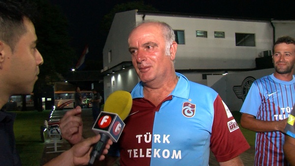 Hinchas turcos vienen a ver a Óscar Cardozo en la Huerta