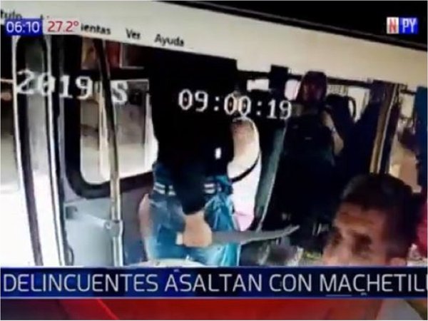 Capturan a sospechosos de robar con machetillo en un bus