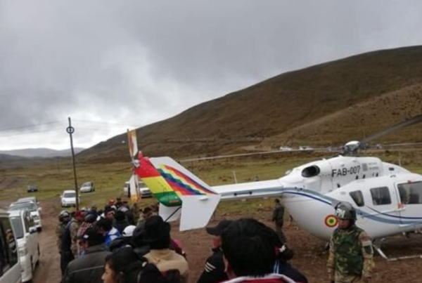 Helicóptero que trasladaba a Evo Morales aterrizó de emergencia y cayó desde 15 metros de altura