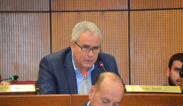Senador insiste que escrutinio debe der público, pese a uso de urnas electrónicas