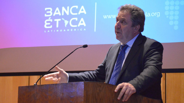 Banquero explica 10 claves para "ganar dinero con ética"
