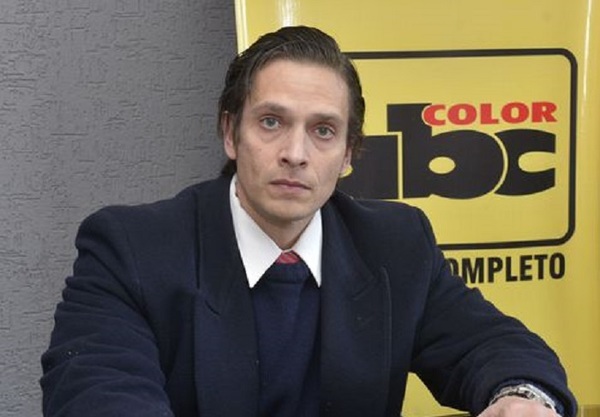 Justicia prohíbe publicar fotos de exviceministro vestido de mujer