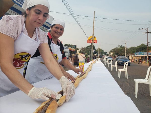 En Altos cocinaron el choripán más largo | Altos