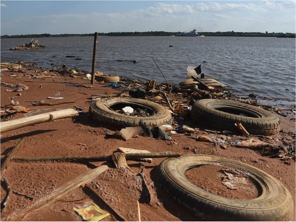 Mades pide a municipios recoger basura de cauces afectados por bajante
