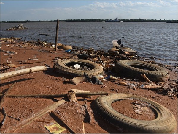 Mades pide a municipios recoger basura de cauces afectados por bajante