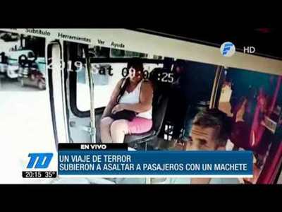 ¡Viaje de terror! Asaltan a pasajeros con machetillo