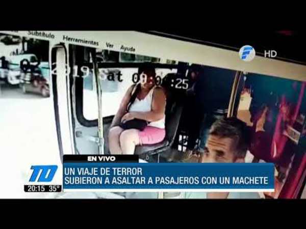 ¡Viaje de terror! Asaltan a pasajeros con machetillo