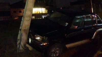 Camioneta choca contra columna y deja sin electricidad al centro de fronteras - Nacionales - ABC Color