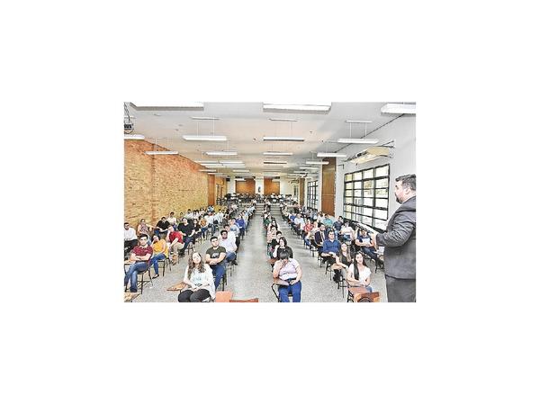 106 jóvenes siguen en carrera para estudiar Diplomacia