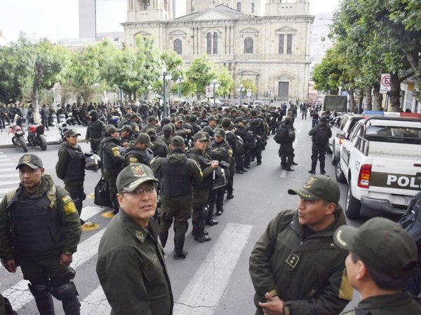 Protestas poselectorales en Bolivia se trasladan frente a instituciones