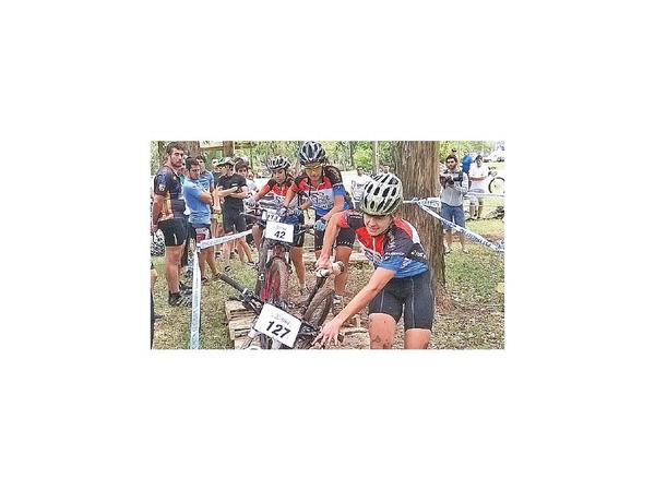 Paraguayos van al Pana de MB