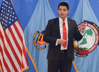 Joven abogado obtiene reconocimiento especial en los Estados Unidos