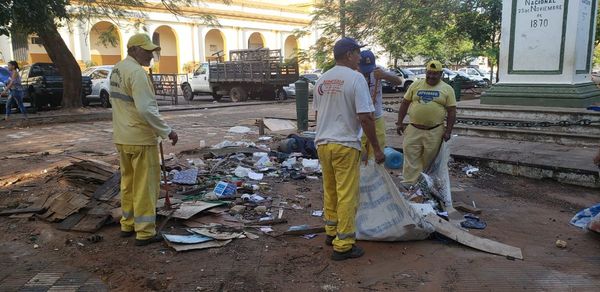 Damnificados dejaron 100.000 kilos de basura