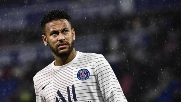 HOY / La justicia archiva una denuncia contra Neymar por agredir a un aficionado